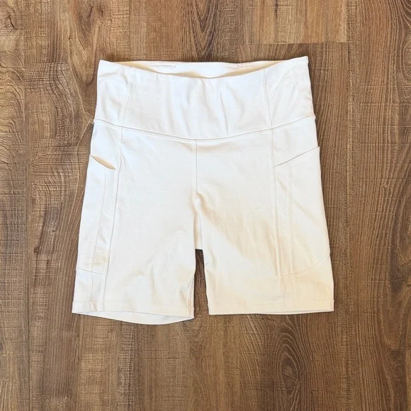 Athleta Ultimate Stash ll 7” Women's Cream Bike Shorts Size Medium - Picture 2 of 5